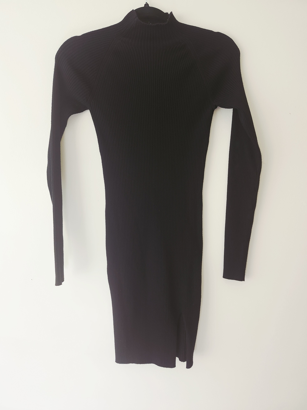 ARITZIA WILFRED Black Ribbed Long-Sleeve Bodycon Dress - Picture 3 of 10